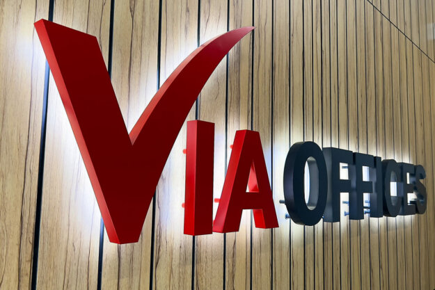 Interior channel letters made of painted stainless steel - VIA Offices