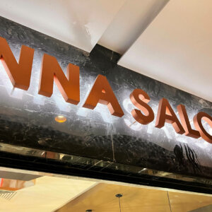 Светещи обемни букви от мед за Santé SPA Hotel, Велинград Светещи обемни букви от мед Vienna Salon за SPA Hotel Santé