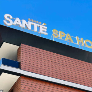 Светещи обемни букви със страници от алуминий – SPA Hotel Santé Светещи обемни букви със страници от алуминий - SPA Hotel Santé, Велинград