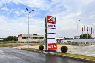 Двустранен светещ тотем тип фирмен указател за AIT, София