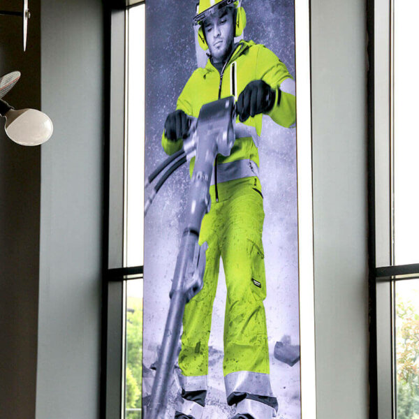 Текстилна табела с LED осветление за магазин за работно облекло Текстилна табела с LED осветление за магазин за работно облекло