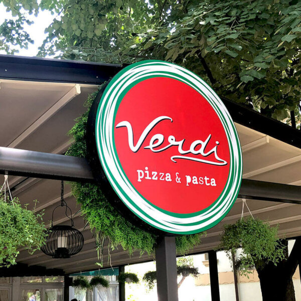 Кръгла табела с LED осветление за ресторант Verdi Trattoria