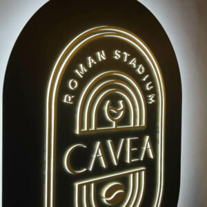 Релефни букви от плексиглас и месинг