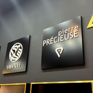 Табели от Еталбонд с релефни букви и фолио Табели от Еталбонд с релефни букви и фолио