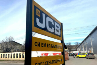 Non-illuminated totem JCB for CML Bulgaria in Pleven