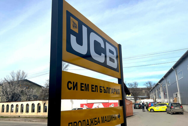 Non-illuminated totem JCB for CML Bulgaria in Pleven
