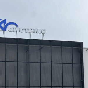 Обемни букви с Алурапид за покривна реклама на KA системс