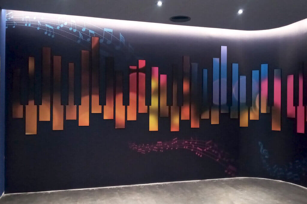 Impressive wall decoaration with print wrap film for a piano bar