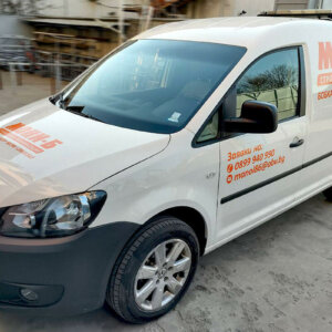 Автомобил на Мони-Б със стикери от фолио 3M