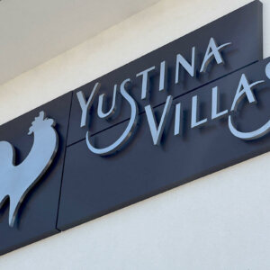Обемни букви от инокс с LED ореолно светене – Yustina Villas Обемни букви от инокс с LED ореолно светене - Yustina Villas