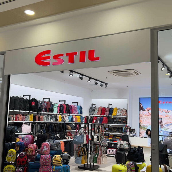 Светещи букви Estil за брандиране на мгазина в Mall Plovdiv Plaza Светещи букви Estil за брандиране на мгазина в Mall Plovdiv Plaza