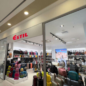 Брандиране на магазин Estil с вградени светещи букви Брандиране на магазин Estil с вградени светещи букви