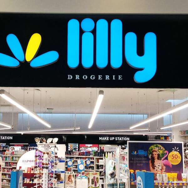 Illuminated channel letters Lilly Drogerie for a store in the mall Illuminated channel letters Lilly Drogerie for a store in the mall