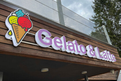 Gelato & Latte обемни светещи букви, Лифт Сопот