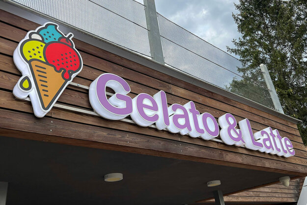 Gelato & Latte обемни светещи букви, Лифт Сопот