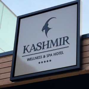 Рекламна табела за хотел Kashmir, Велинград Рекламна табела за хотел Kashmir, Велинград