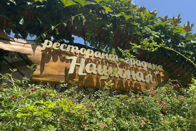 Golden Inox letters on a wooden base, Restaurant-garden National