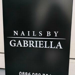 Табела в Пирдоп от еталбонд за салон за маникюр