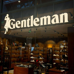 Gentleman светещи букви с месинг и плексиглас Gentleman светещи букви с месинг и плексиглас