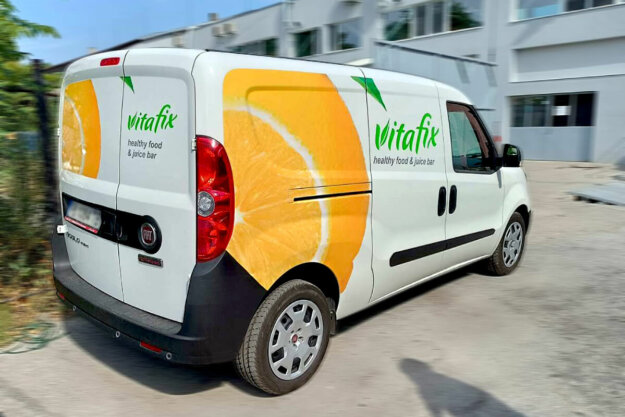 Брандиране на автомобил на Vitafix