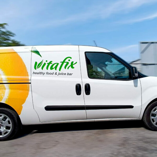 Wrapping a Fiat Doblo car with film graphics and inscriptions