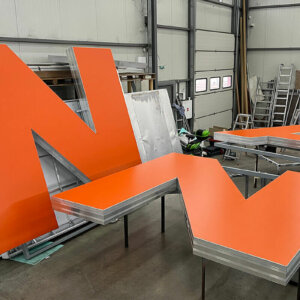 Изработка на много големи букви NANI