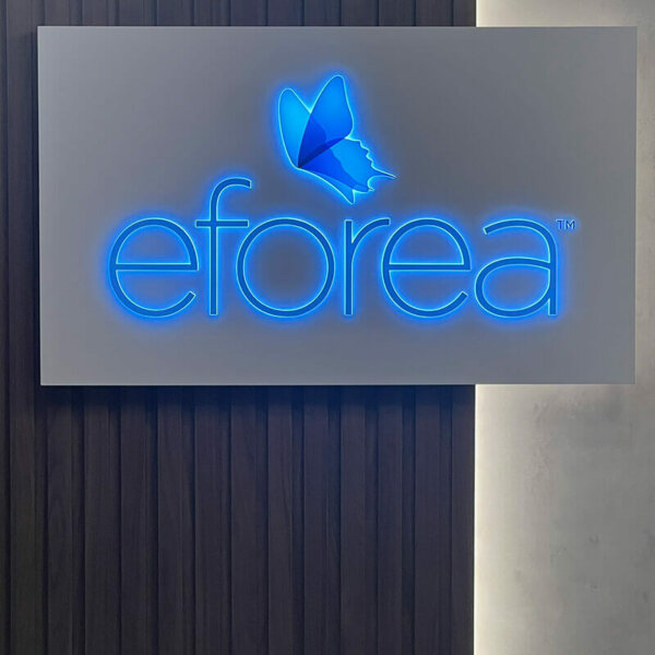 Табела от плексиглас за Уелнес център Eforea, DoubleTree by Hilton Табела от плексиглас за Уелнес център Eforea, DoubleTree by Hilton