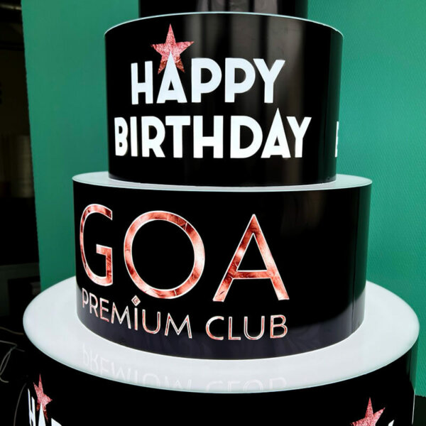 Светеща торта от плекисглас, брандирана с логото на GOA Premium Club Светеща торта от плекисглас, брандирана с логото на GOA Premium Club