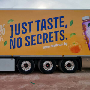 Цялостно облепяне на камион с реклама на Raw Brani