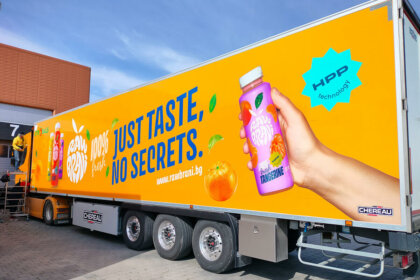 Цялостно облепяне на фиремните камиони на Strobails