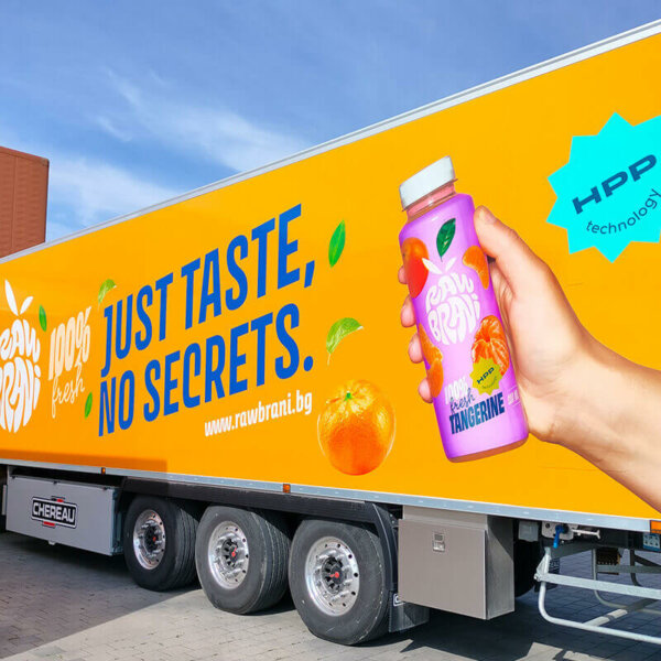 Цялостно облепяне на фиремните камиони на Strobails