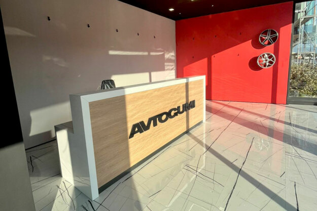 Embossed letters with spacers Avtogumi.bg on a pay desk