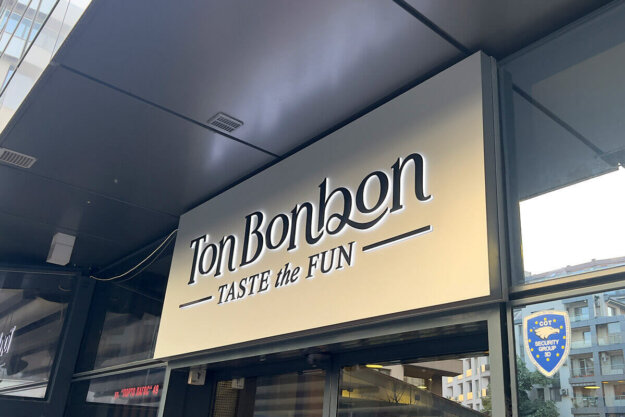 Ton Bonbon Riva Center restaurant sign
