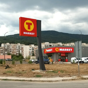 Светещ двустранен тотем за T MARKET Светещ двустранен тотем за T MARKET