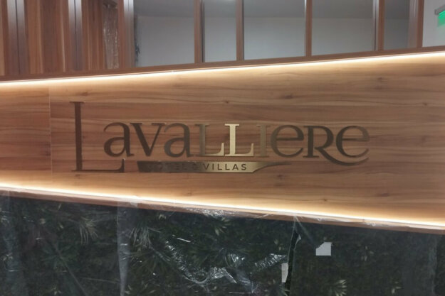 Релефни букви за хотел Lavalliere
