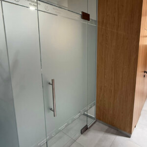 The “frosted” effect on glass walls The "frosted" effect on glass walls