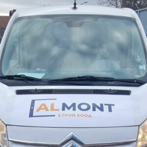 Almont Stroy - advertisement on the front of the car