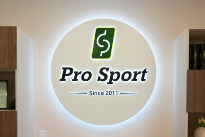 Светеща табела от плексиглас за тенис клуб Про Спорт