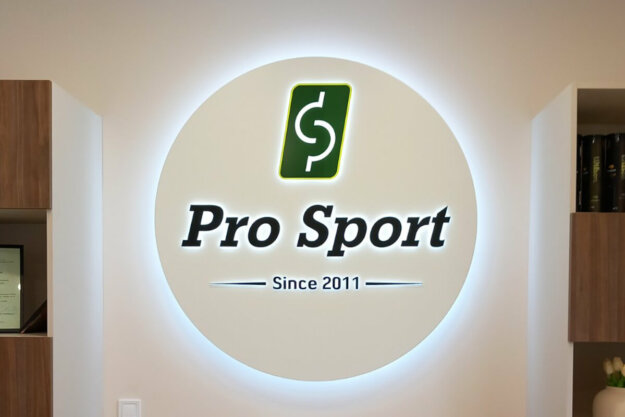 Illuminated acrylic sign for the Pro Sport tennis club